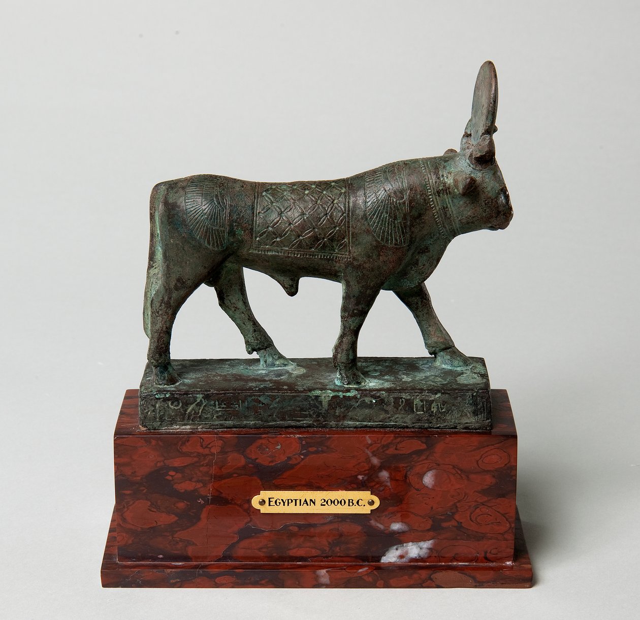 Statuett av Apis Bull av Unknown artist