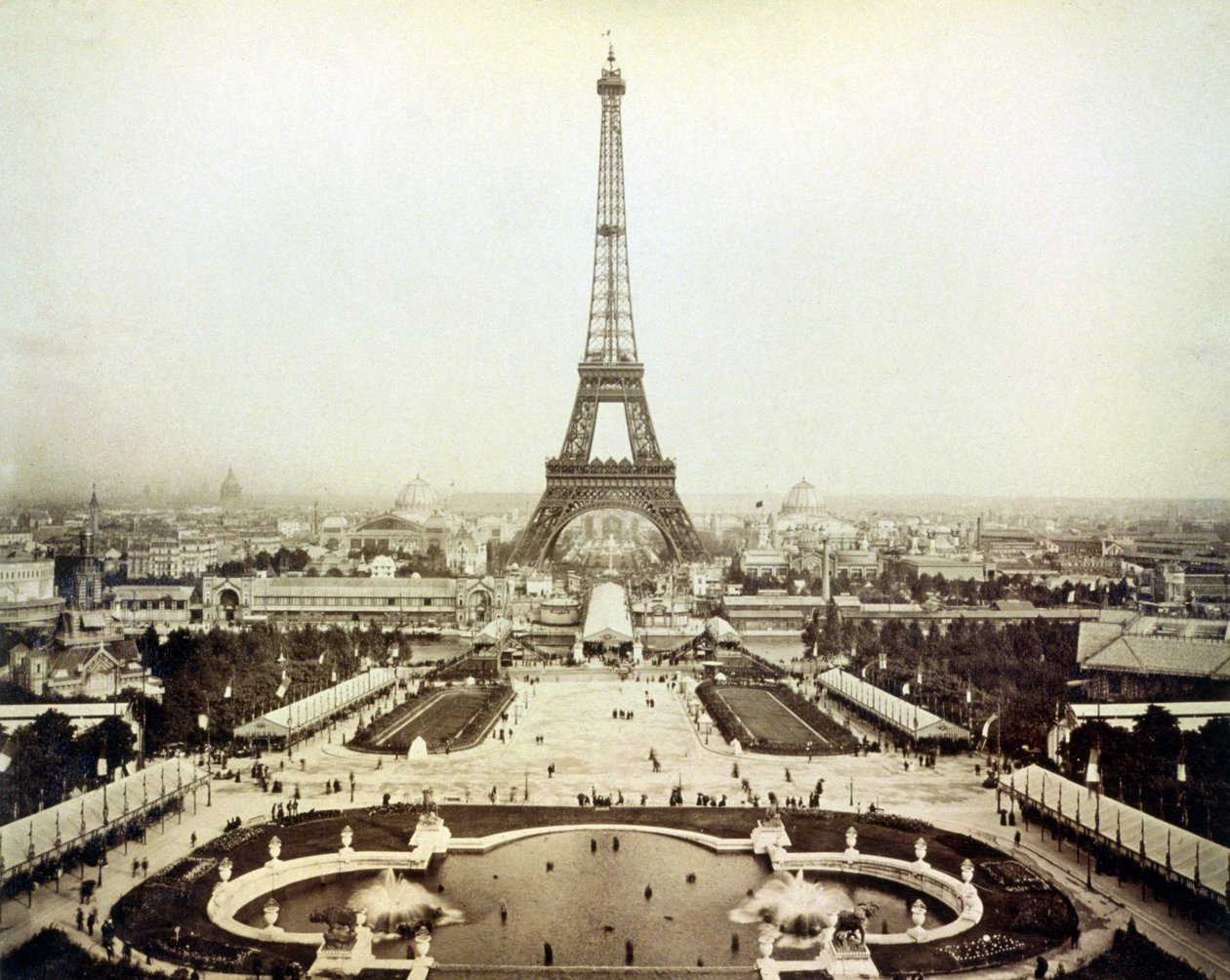 View of the 1889 Universal Exhibition in Paris and the Eiffel Tower. av Unknown artist