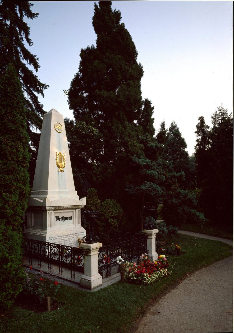 Utsikt over graven til den tyske komponisten Ludwig van Beethoven (1770 - 1827) på den sentrale kirkegården i Wien (Zentralfriedhof), Østerrike av Unknown artist