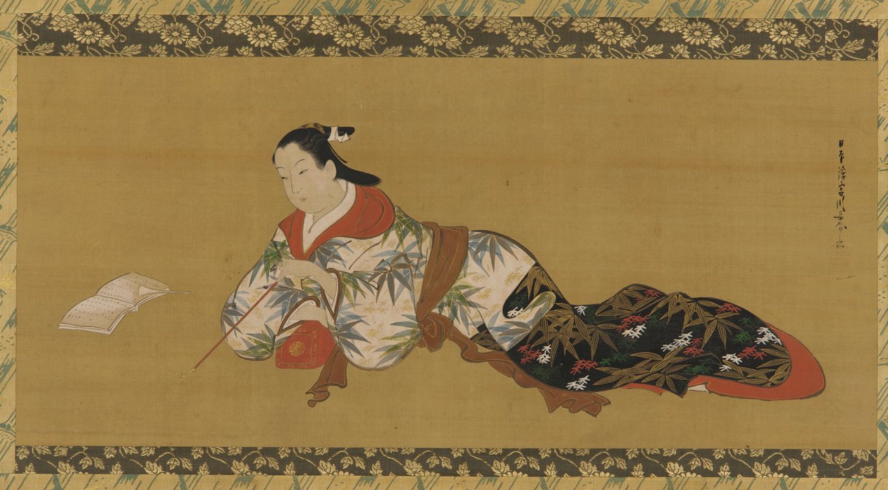 Yujo lener seg tilbake og leser et partitur av Unknown artist