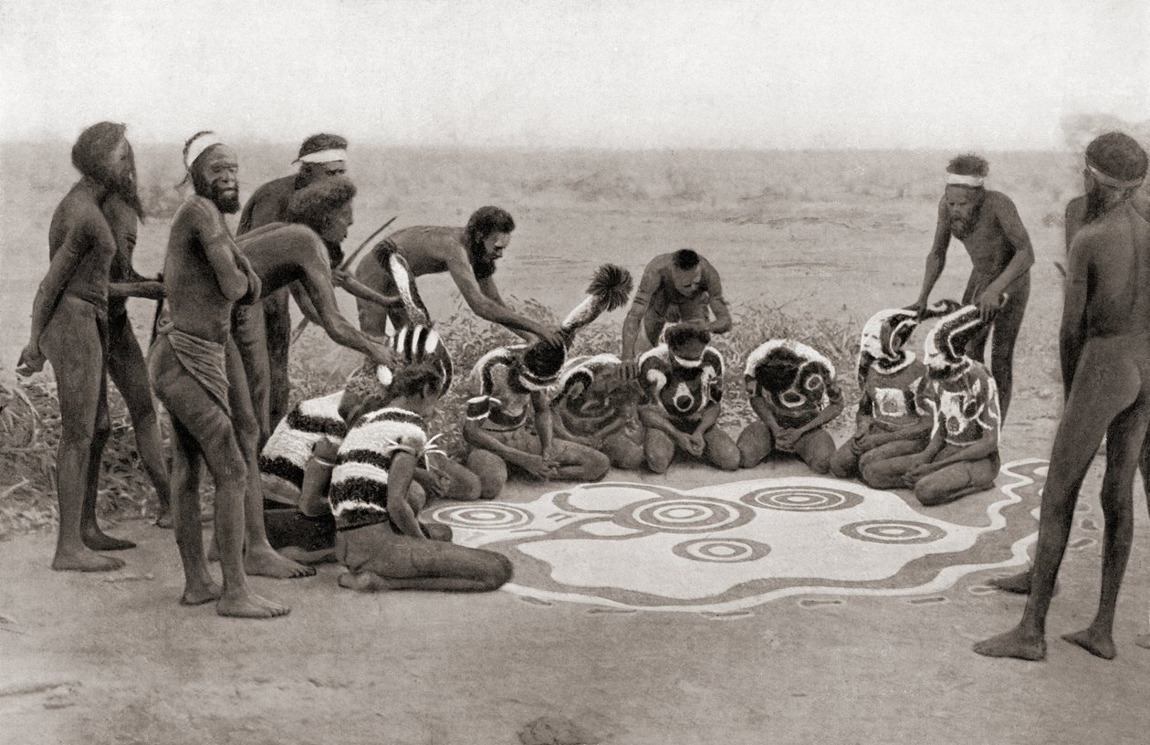 Den totemiske seremonien til Warramunga-stammen, Australia av Unknown photographer