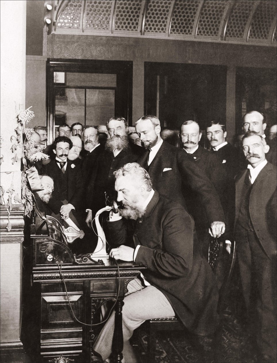 Alexandre Graham Bell (1847-1922) ved innvielsen av langdistanselinjen fra New York til Chicago, 18. oktober av Unknown photographer