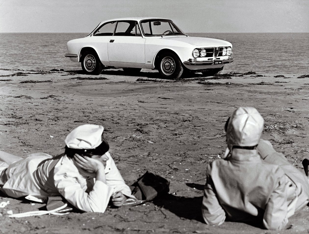 Alfa Romeo Giulia GT 1750 Veloce av Unknown photographer