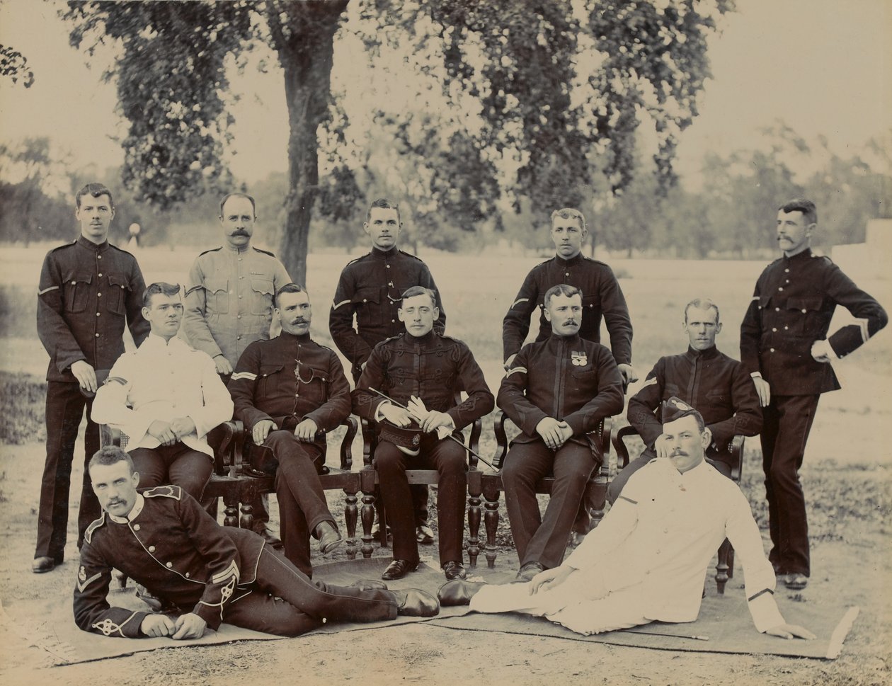 Korporaler av ?C? Kompani, 1. bataljon The Bedfordshire Regiment, 1890 ca av Unknown