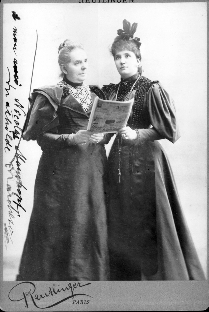Den tyske sangeren Mathilde Marchesi (1821-1913) og den australske sangeren Nellie (Nelly) Melba (1861-1931). Sent på 1800-tallets fotografi av Unknown photographer