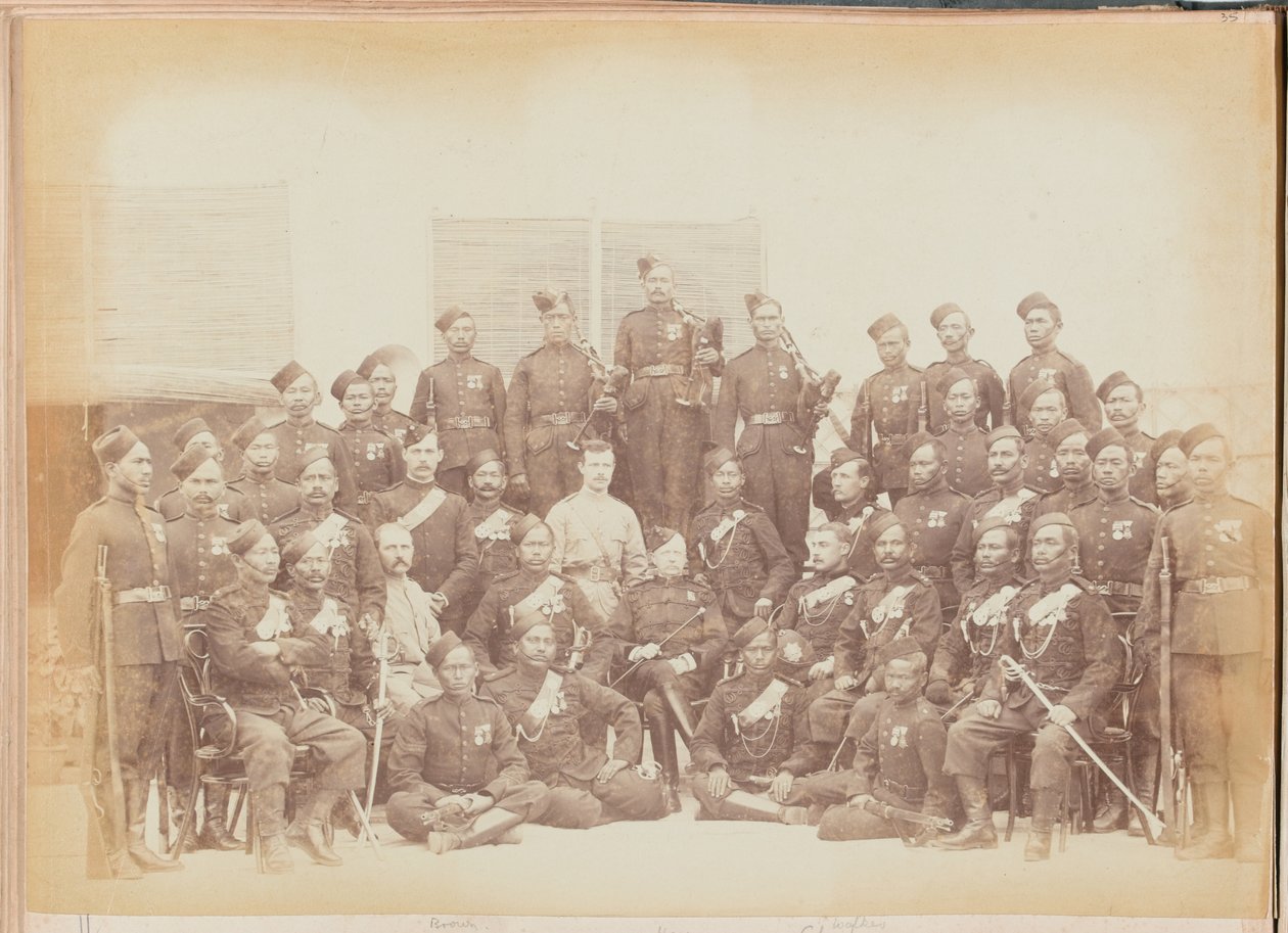 Ghurkha underoffiser og skyttere fra 4. Gurkha (rifle) regiment av Unknown photographer