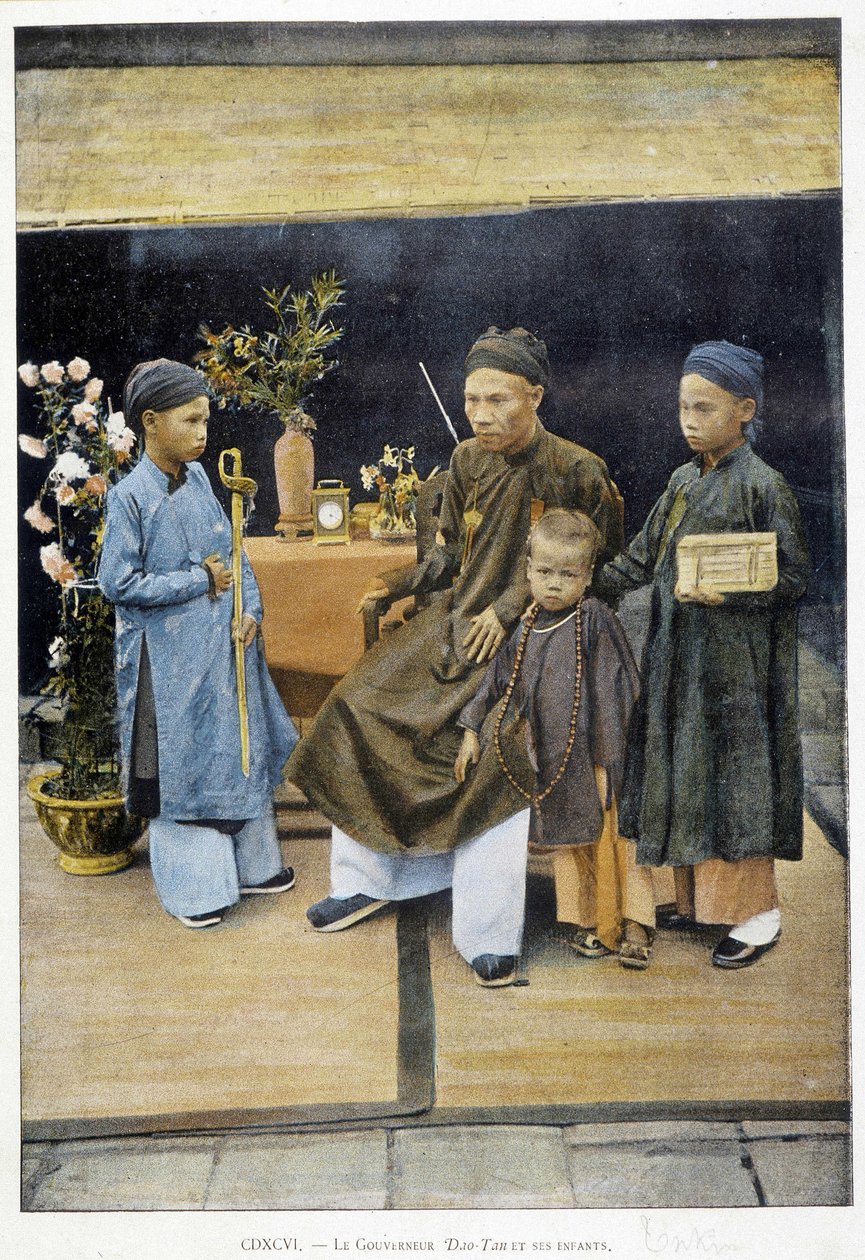 Guvernør Dao Tan og hans barn, v. 1895, "Around the World", sent på 1800-tallet. av Unknown photographer