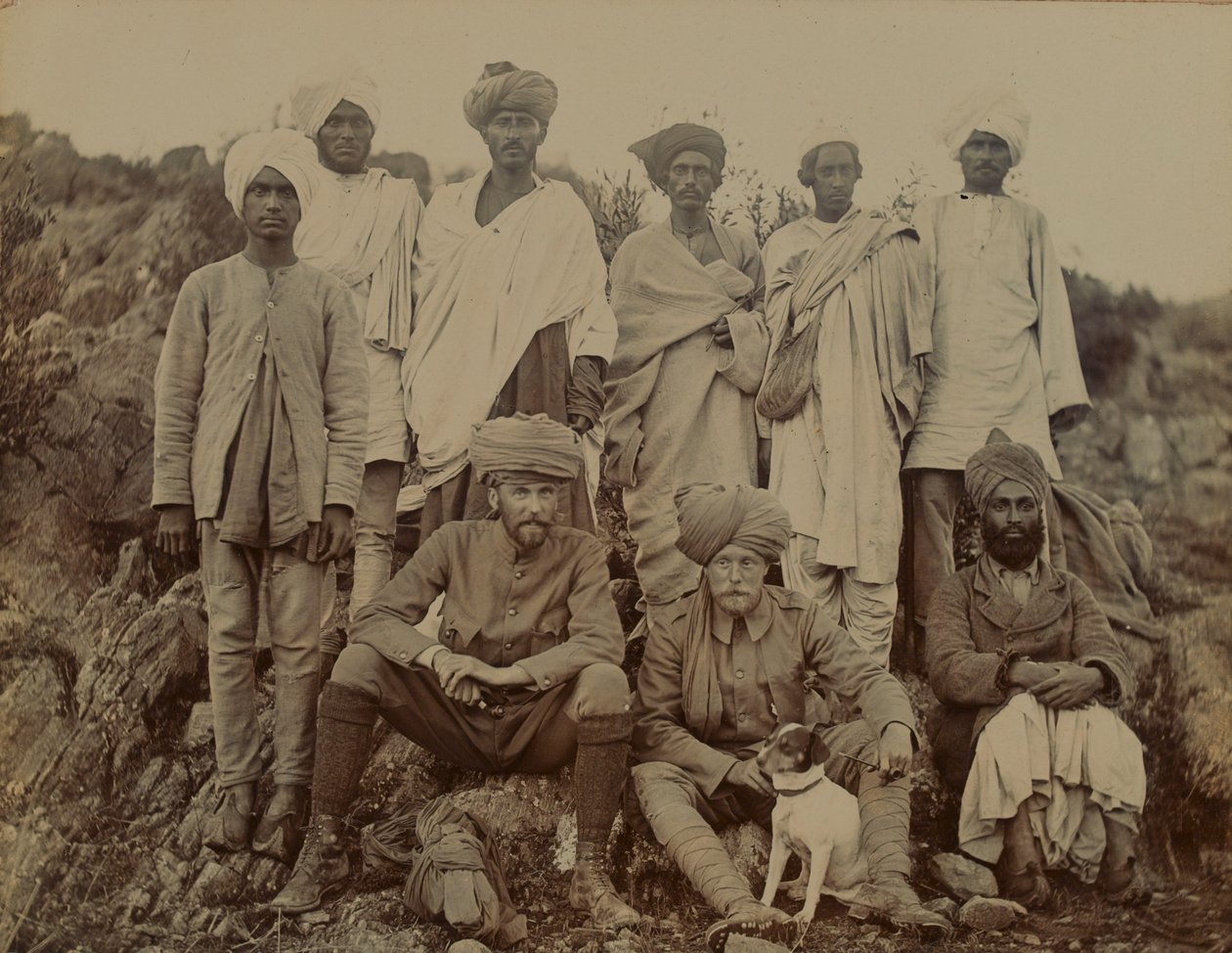 Løytnant S Edwardes med hunden Biddy, 1895 ca av Unknown
