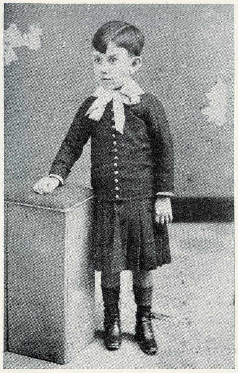 Pablo Picasso på 4 år - i "" Picasso, ikonografiske dokumenter"" av Sabartes av Unknown photographer
