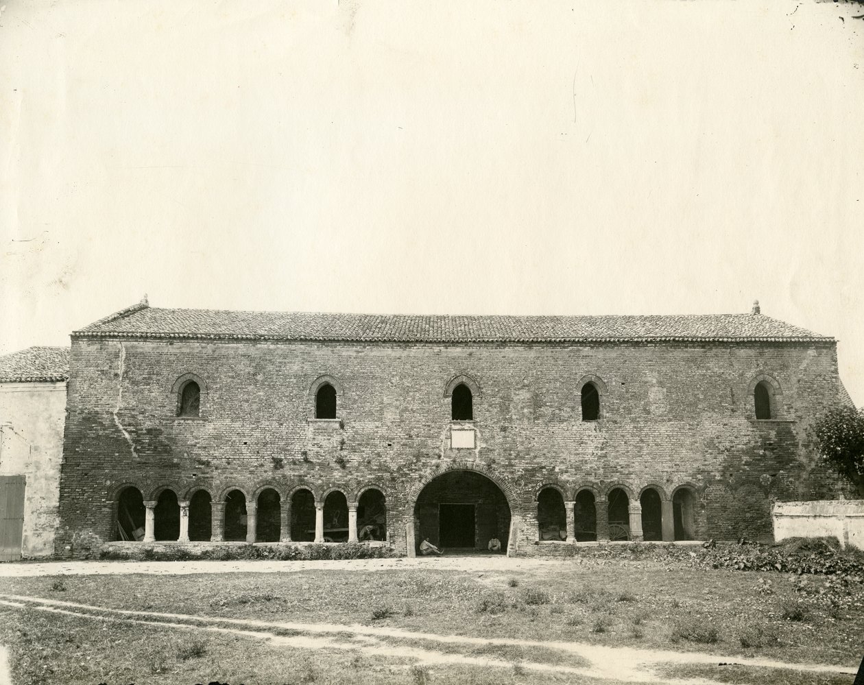 Palazzo della Ragione, Pomposa kloster, Emilia-Romagna, Italia, ca 1890 av Unknown photographer