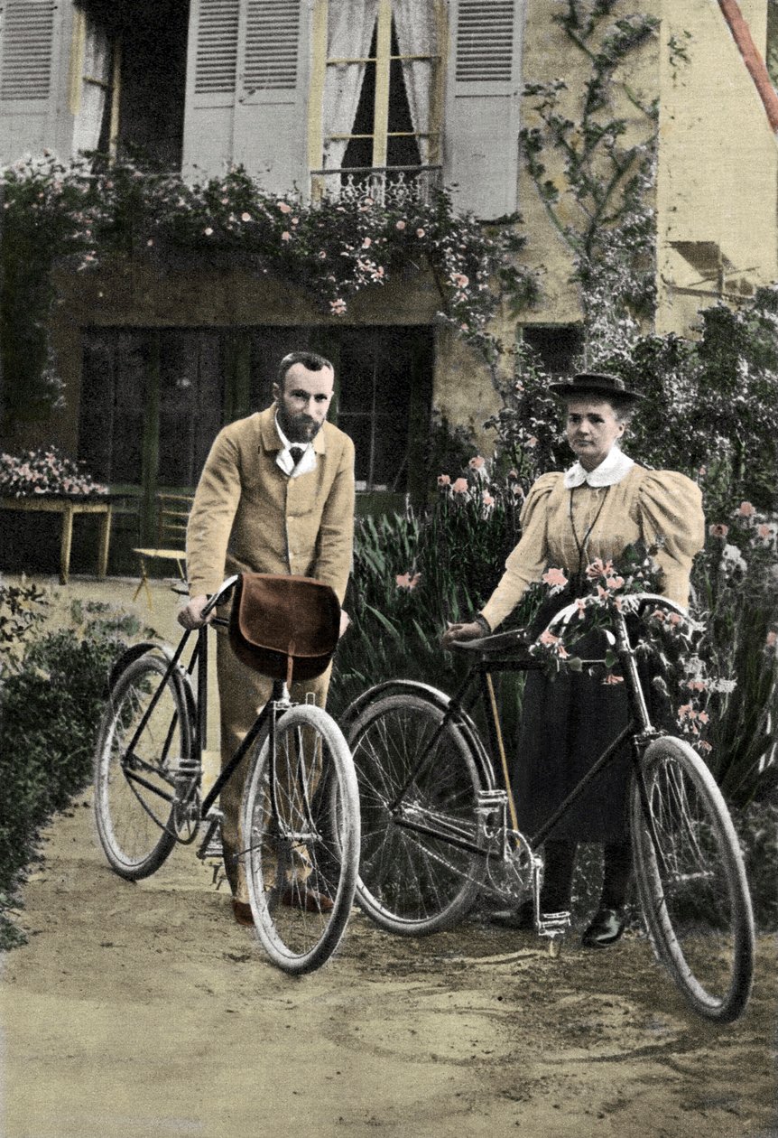 Pierre og Marie Curie i hagen deres av Unknown photographer