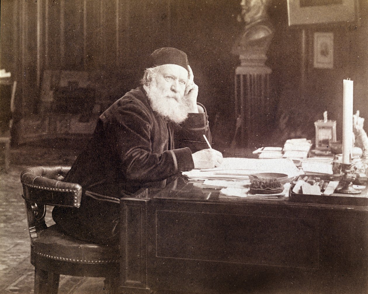 Portrett av Charles Gounod (1818 - 1893), fransk komponist. av Unknown photographer