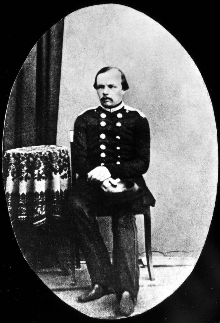 Portrett av Dostojevskij ung, sittende, i medaljong. av Unknown photographer