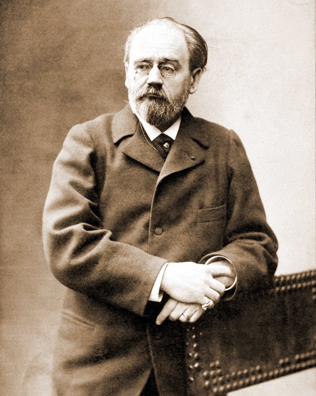 Portrett av Emile Zola (1840 - 1902) fransk forfatter. av Unknown photographer
