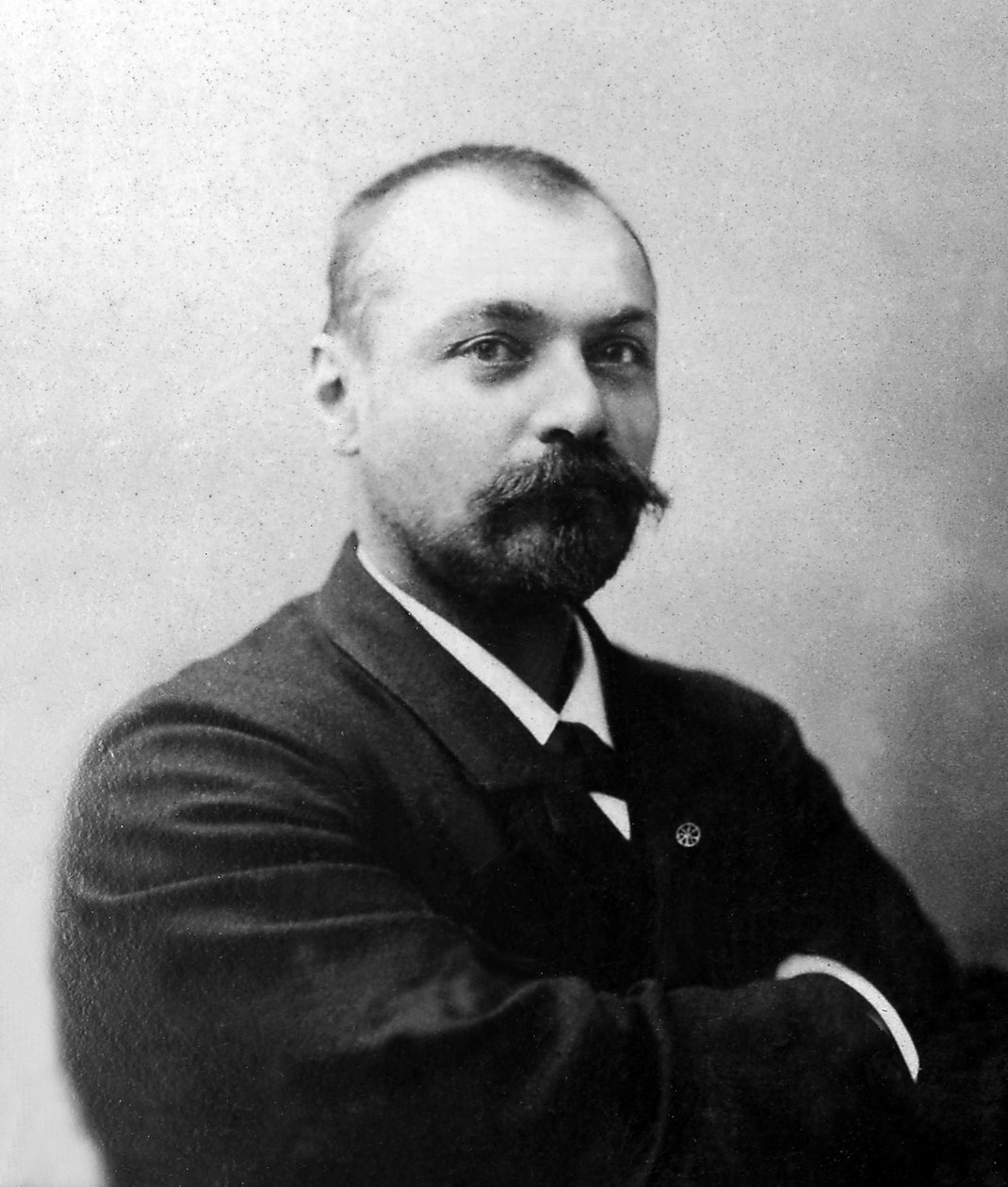 Portrett av Gabriel Bonvalot (1853-1933), fransk oppdagelsesreisende og orientalist. av Unknown photographer