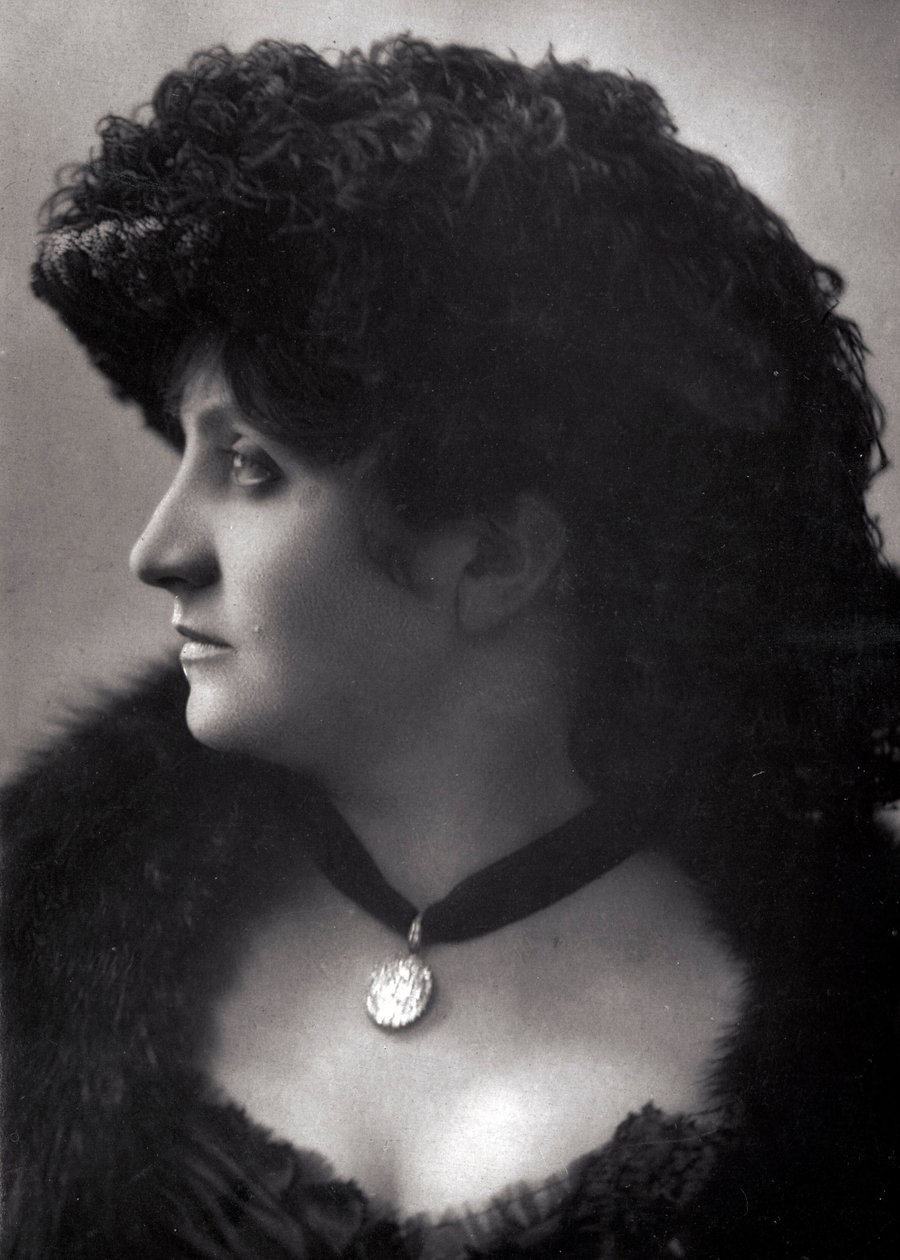 Portrett av Pauline Patry (Jeanne Cecile Pesty) (1856-?) Fransk skuespillerinne fra slutten av 1800-tallet av Unknown photographer