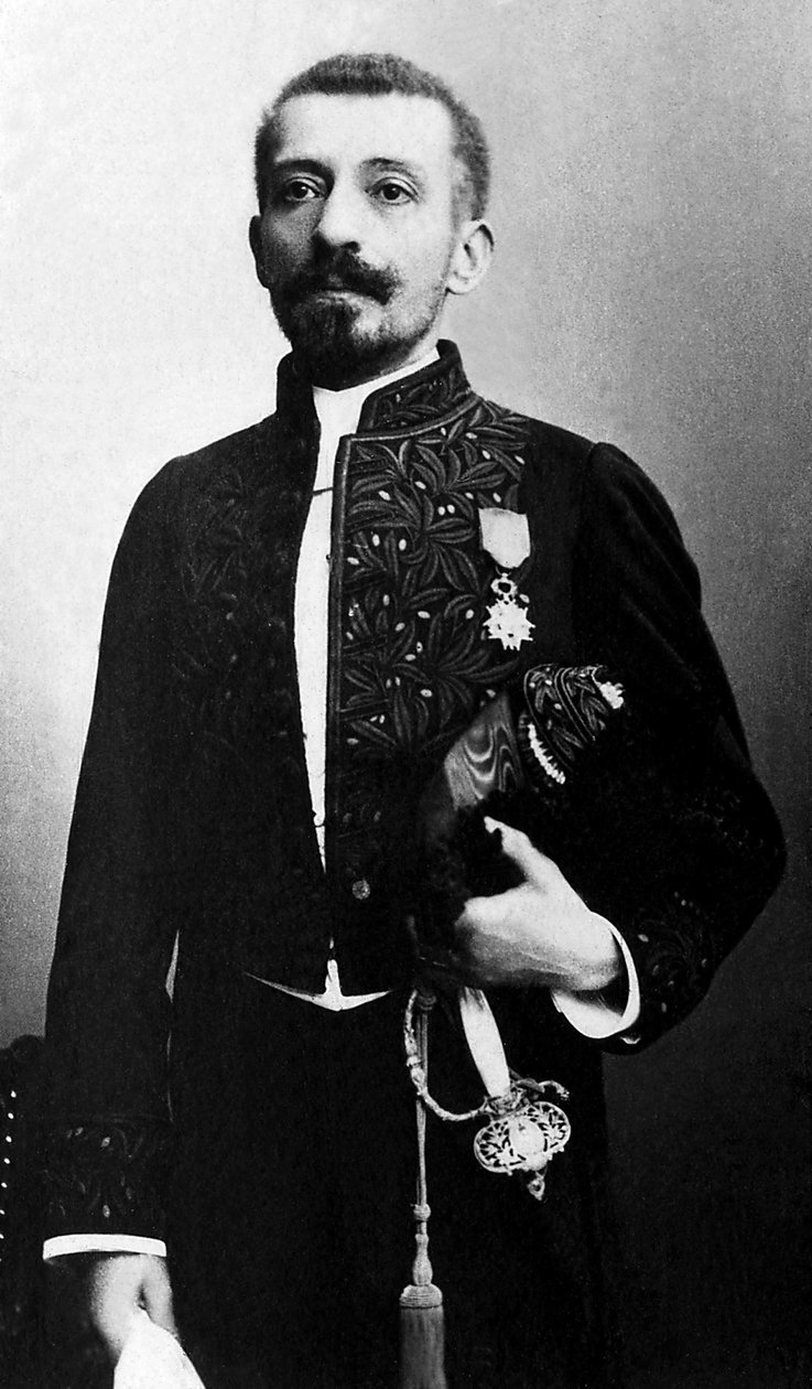 Portrett av Pierre Loti (1850-1923), romanforfatter og offiser for den franske marinen, i en akademisk drakt. av Unknown photographer