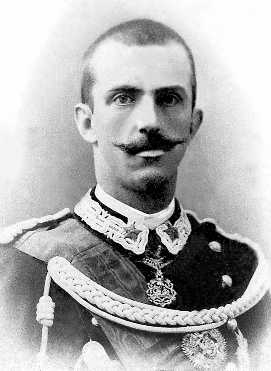 Portrett av Victor Emmanuel III av Italia (Victor-Emmanuel) (Vittorio Emanuele) (1869-1947), konge av Italia fra 1900 til hans abdikasjon i 1946. av Unknown photographer
