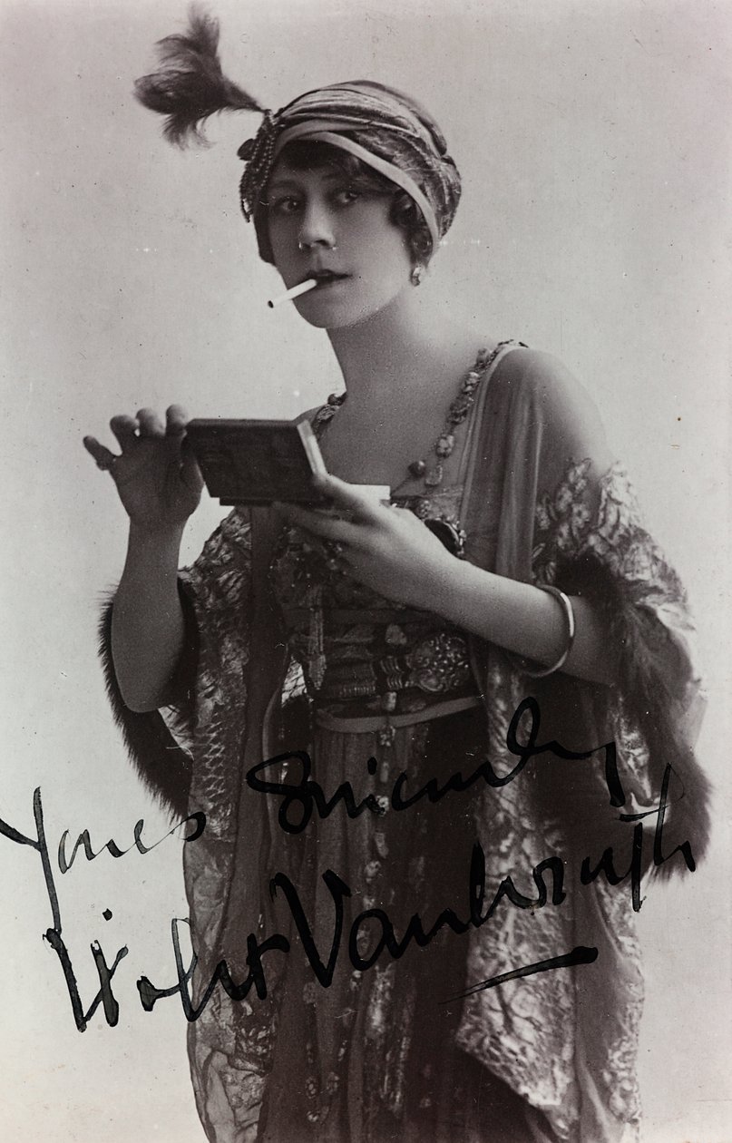 Portrett av den engelske skuespillerinnen Violet Vanbrugh, postkort av Unknown photographer