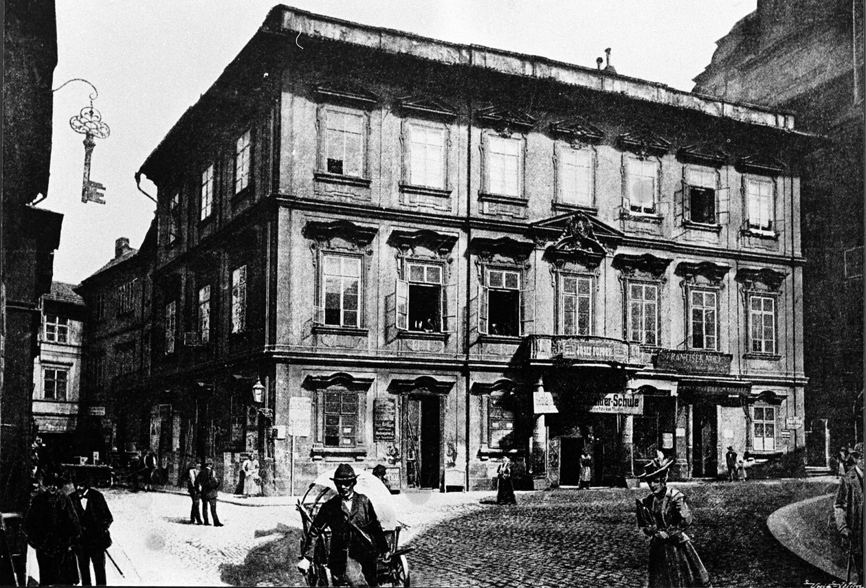 Praha, før 1897. Bygningen der forfatteren Franz Kafka ble født. av Unknown photographer