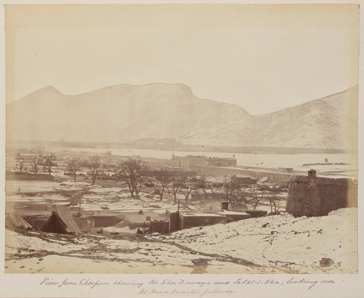 Sherpur kantonment som viser Sher Dirwaza av Unknown photographer