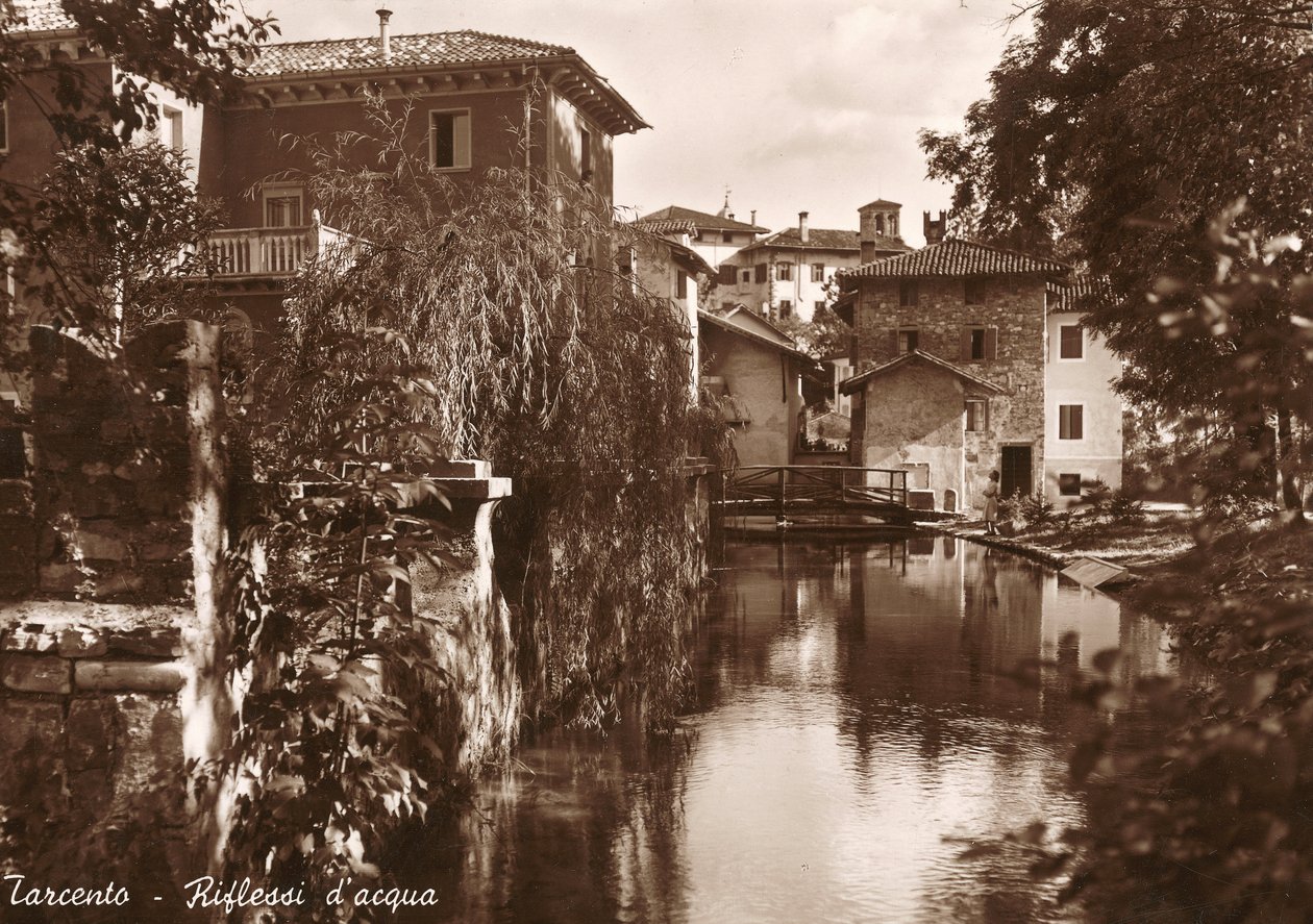 Tarcento, refleksjoner på vann, postkort av Unknown photographer