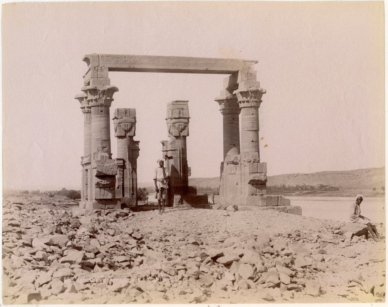 Den romerske kiosken i Qertassi (i dag i New Kalabsha), sett fra øst, Egypt, fotografi av Edition J P Sebach, ca 1890 av Unknown photographer