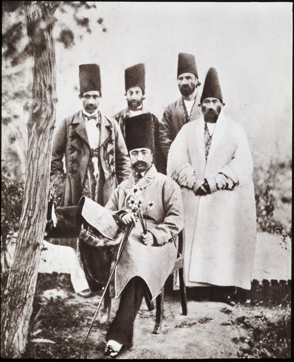 Sjahen av Persia Nasser-ed-Din og hans kammerherrer av Unknown photographer