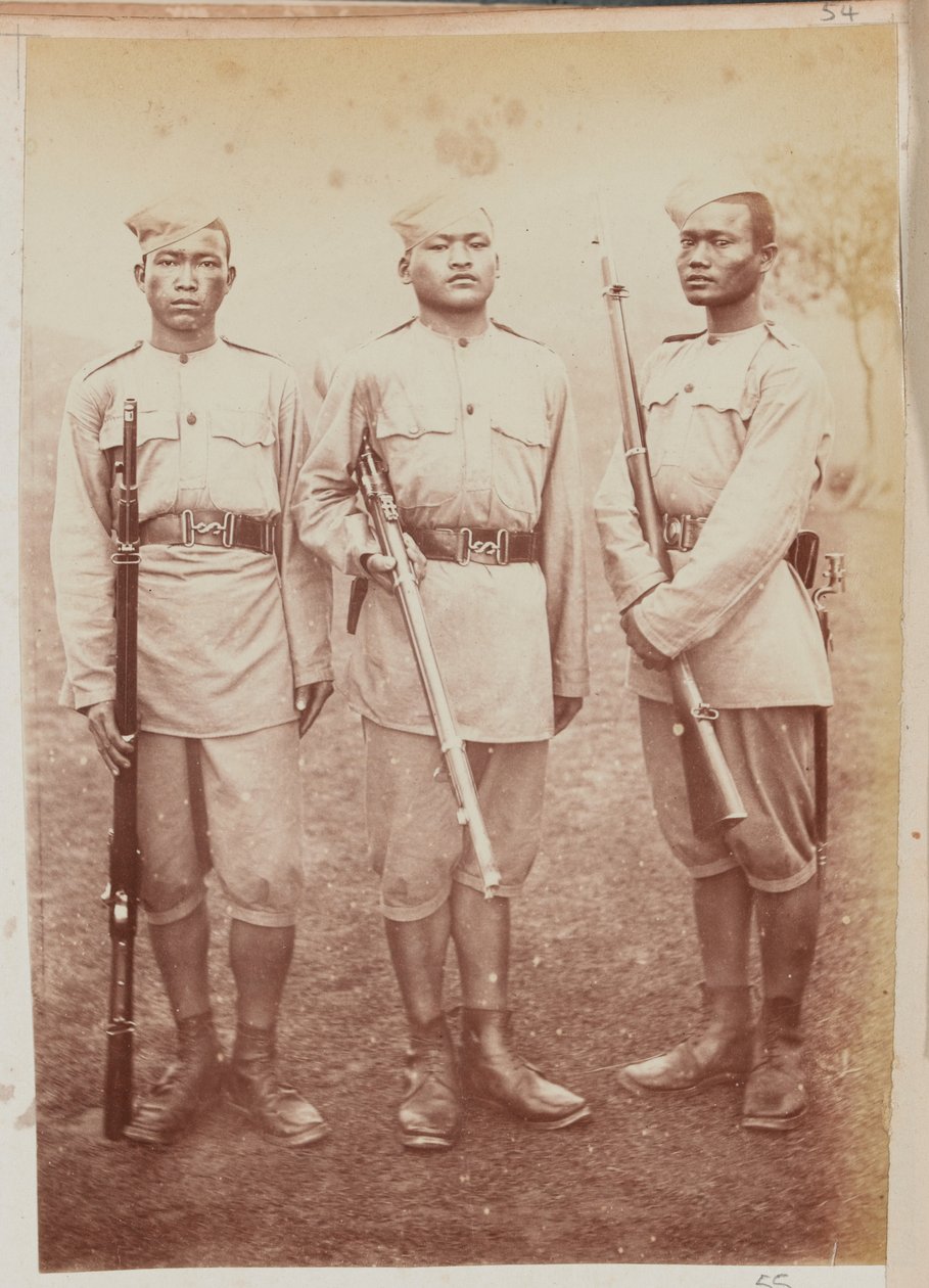 Tre soldater fra 4. Gurkha (rifle) regiment av Unknown photographer