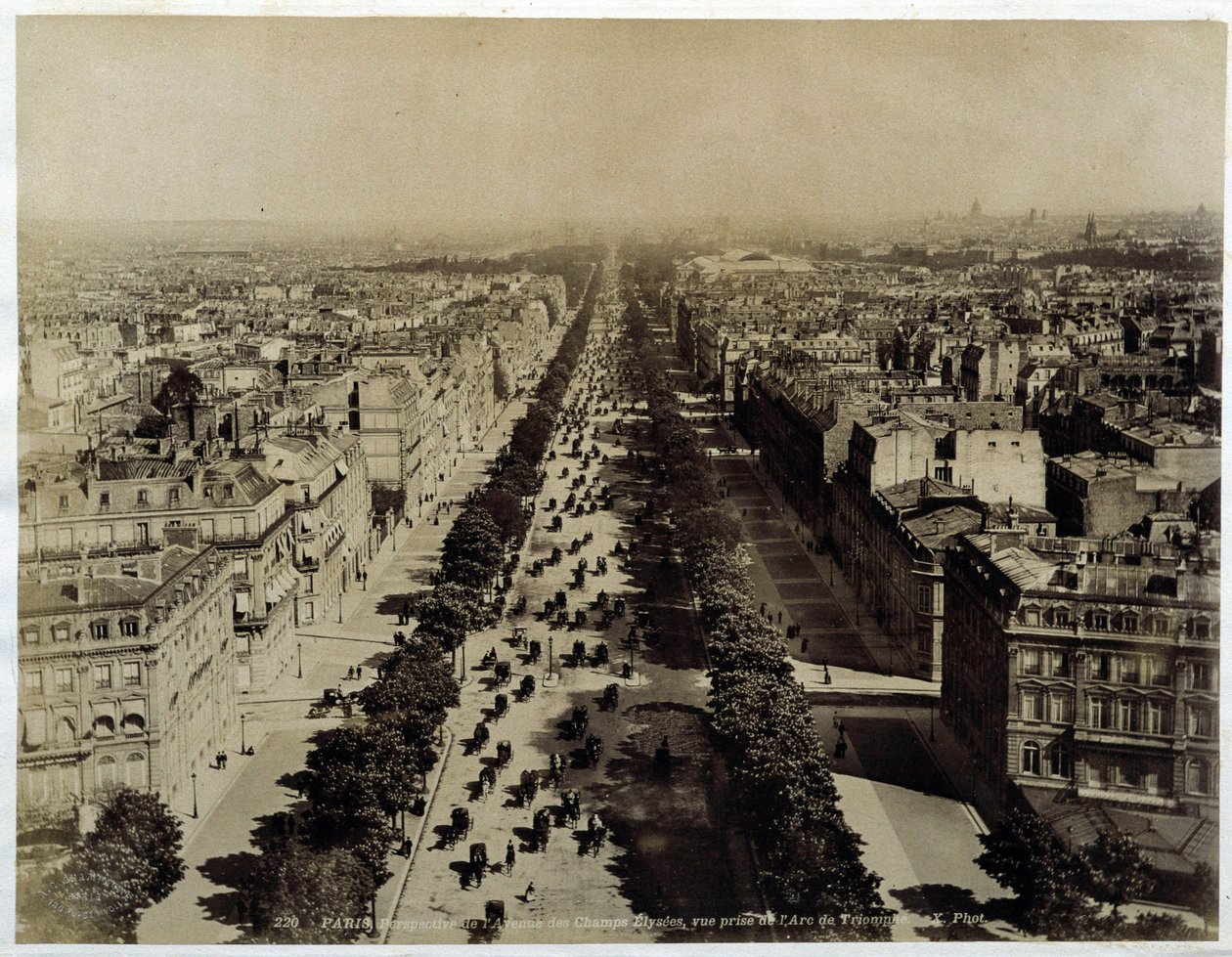 Utsikt over Champs-Elysees fra Triumfbuen, a.n.d. slutten av 1800-tallet. av Unknown photographer