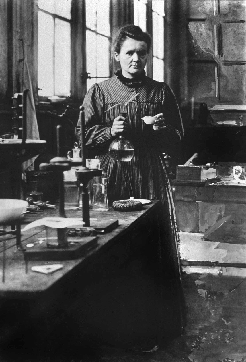 fransk fysiker Marie Curie (1867-1934) Nobelprisen i fysikk i 1903, og Nobelprisen i kjemi i 1911, her i hennes første laboratorium i Paris i 1898 av Unknown photographer