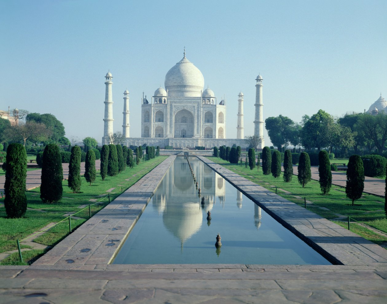 Taj Mahal, bygget 1647 av Ustad Ahmad Lahori
