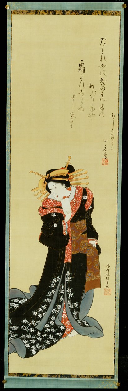 En stående kurtisane i en svart kimono med hvite blomsterhoder som holder en bunt papir av Utagawa Kunisada