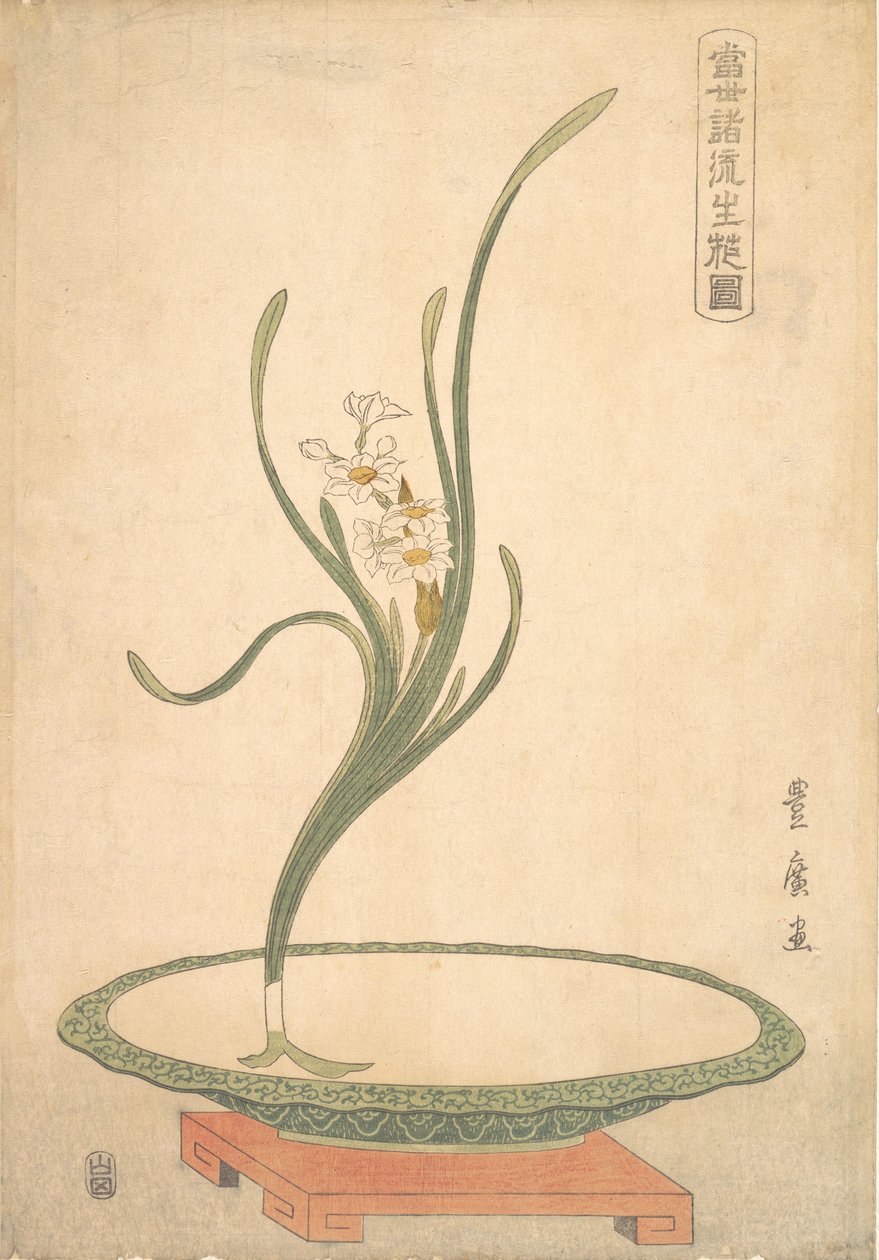 Blomsterarrangement av Suisen Narcissus i en flat grønn tallerken. av Utagawa Toyohiro
