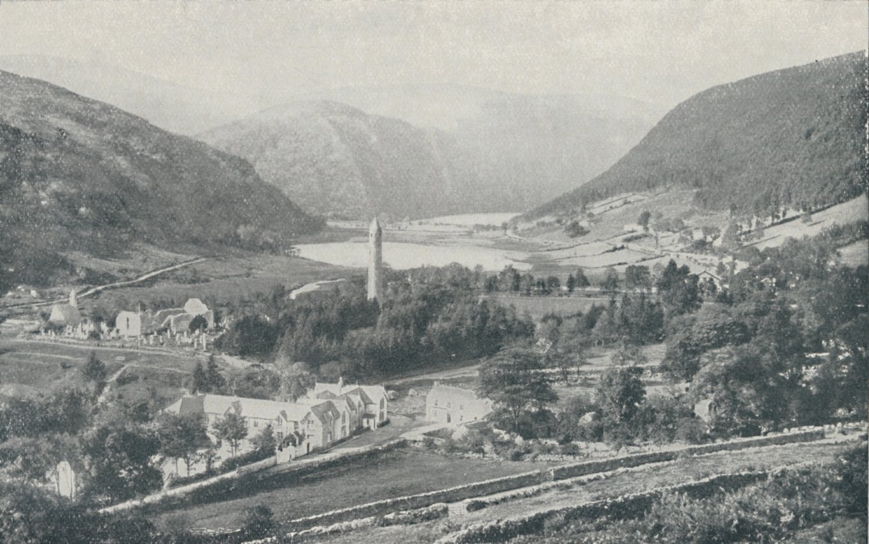 En irsk landsby Glendalough, 1910 av Valentine and Sons Ltd