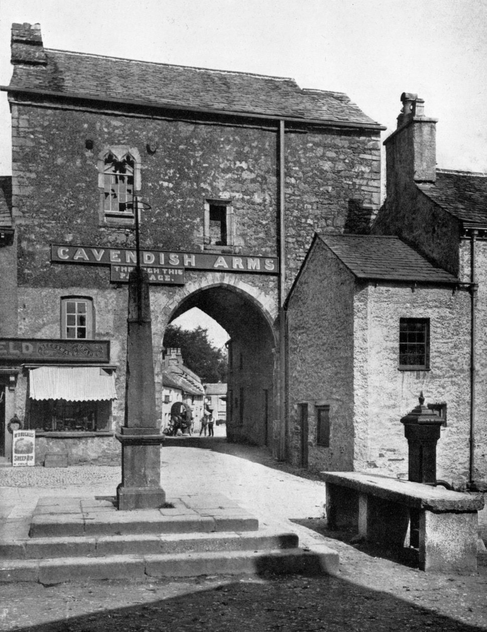 Cartmel Priory Gatehouse, Cartmel, Cumbria, 1924-1926. av Valentine and Sons Ltd