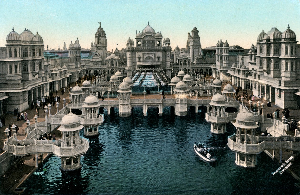 Court of Honour, Imperial International Exhibition, London, 1909. av Valentine and Sons Ltd