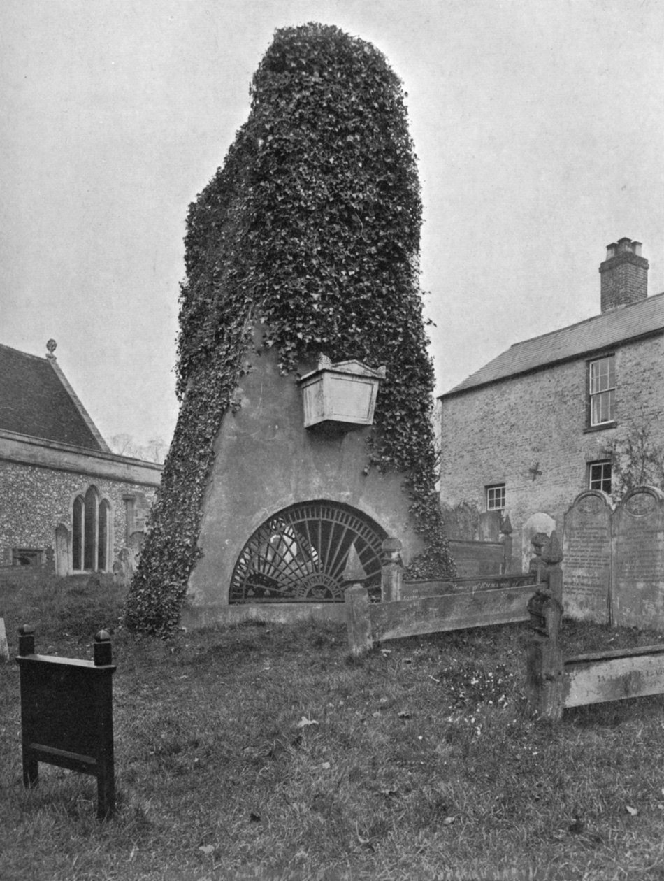 En grav over bakken, Pinner Churchyard, London, 1924-1926 av Valentine and Sons Ltd