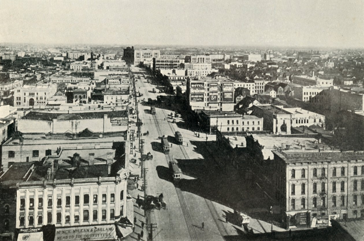 Winnipeg i dag, ser opp Main Street. - The Rapid Growth of Modern Canada, c1930. av Valentine and Sons Ltd
