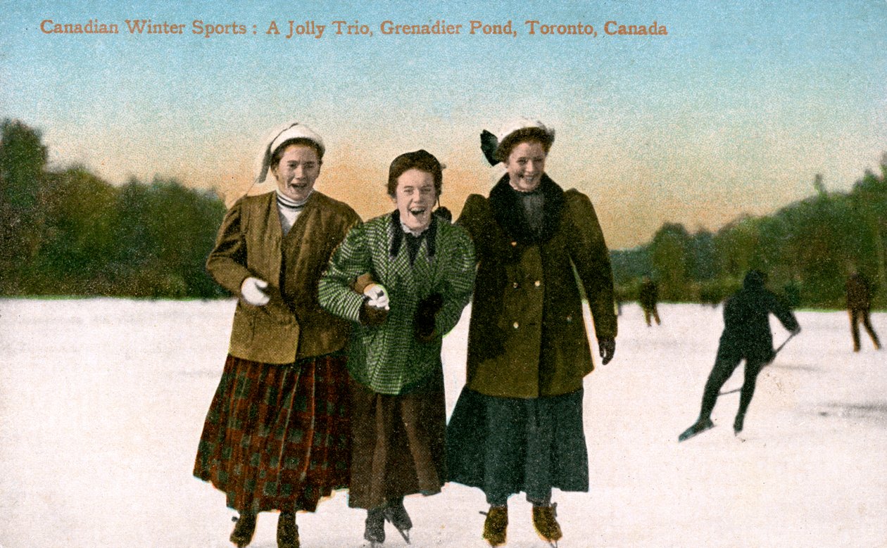 Canadian Winter Sports: A Jolly Trio, Grenadier Pond, Toronto, Canada, 20. århundre. av Valentine and Sons Publishing Co