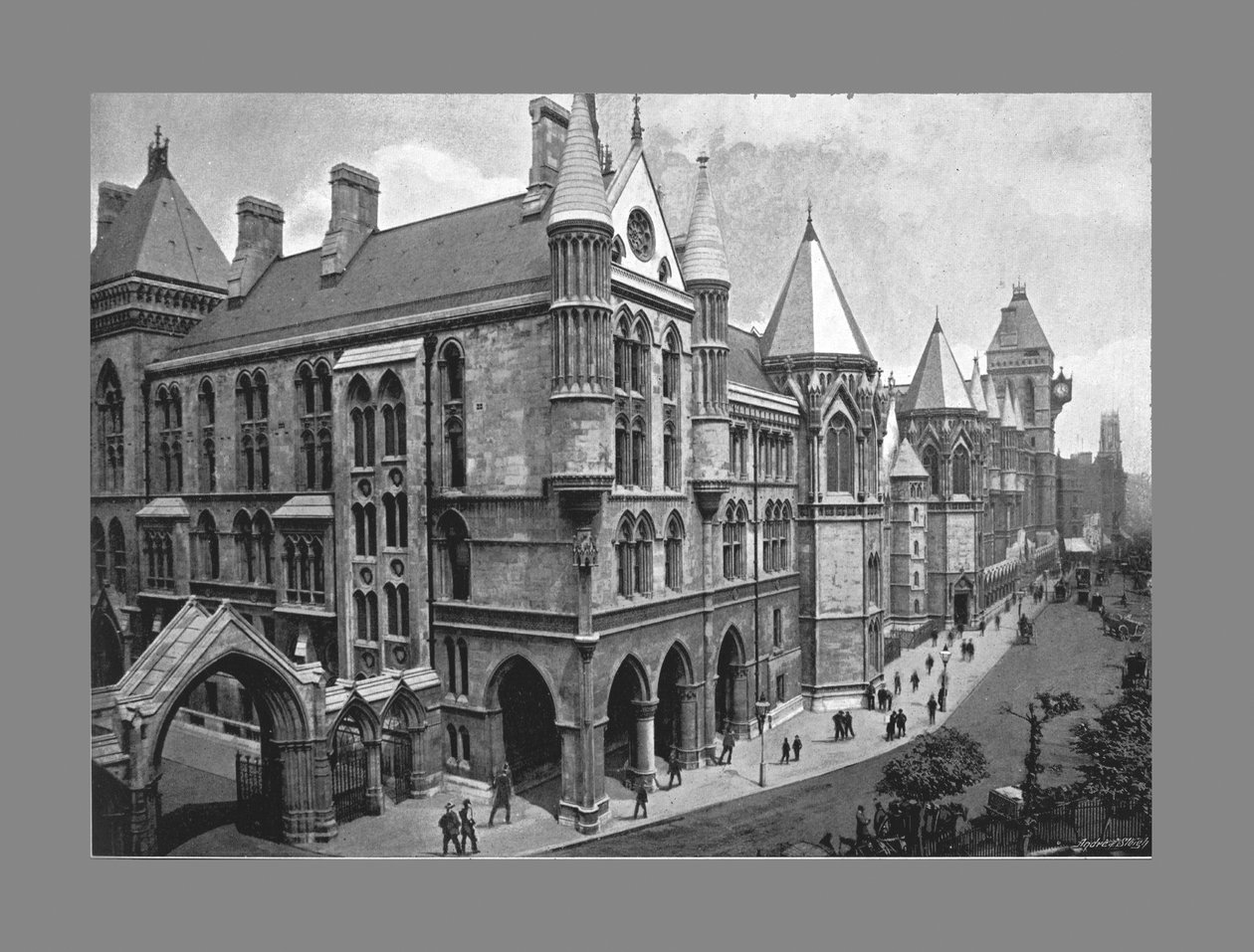 The New Law Courts, London, c1900 av Valentine and Sons Publishing Co
