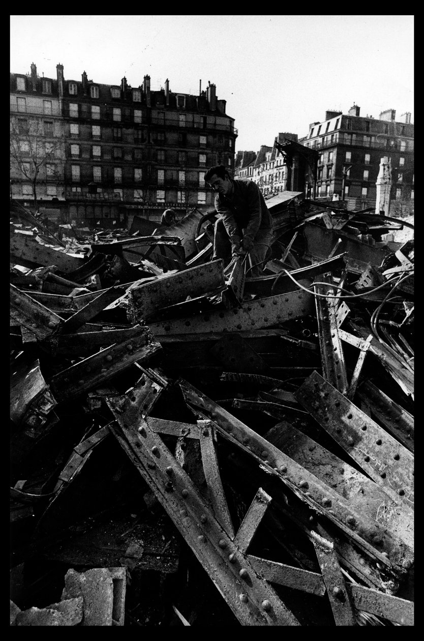 Riving av det sentrale markedet i Paris, i august 1971 (s/hv-bilde) av Victor Baltard