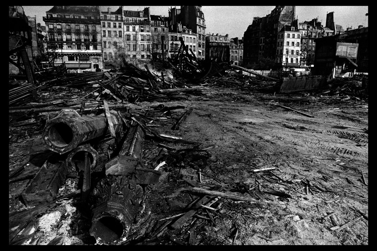 Riving av det sentrale markedet i Paris, i august 1971 (s/hv-bilde) av Victor Baltard