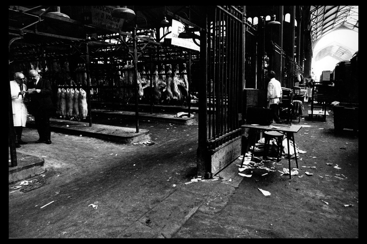 Riving av det sentrale markedet i Paris, i august 1971 (s/hv-bilde) av Victor Baltard