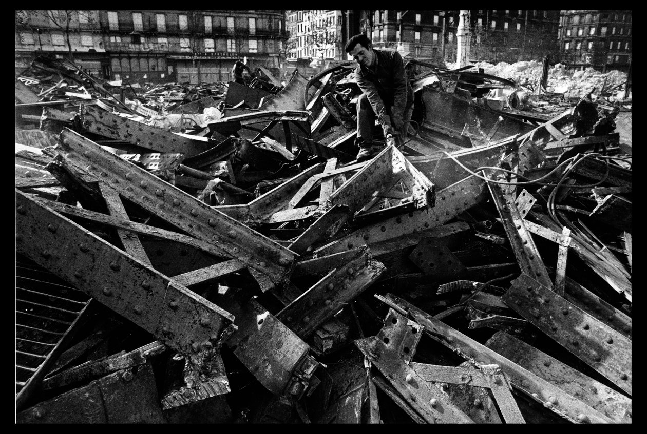 Riving av det sentrale markedet i Paris, i august 1971 (s/hv-bilde) av Victor Baltard
