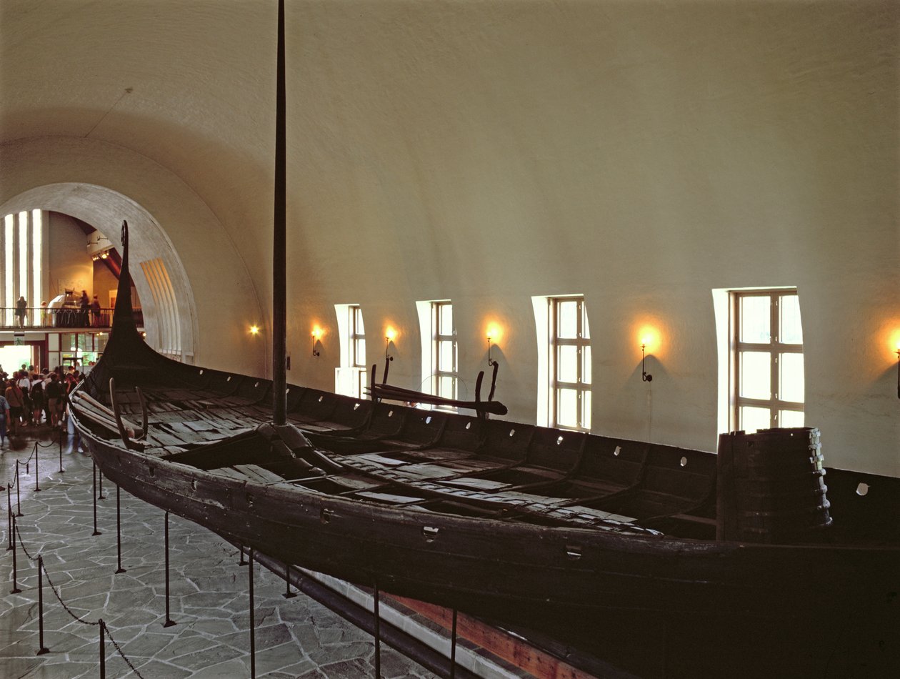 Oseberg langskip, bygget ca. 815-20 e.Kr. (eik) av Viking