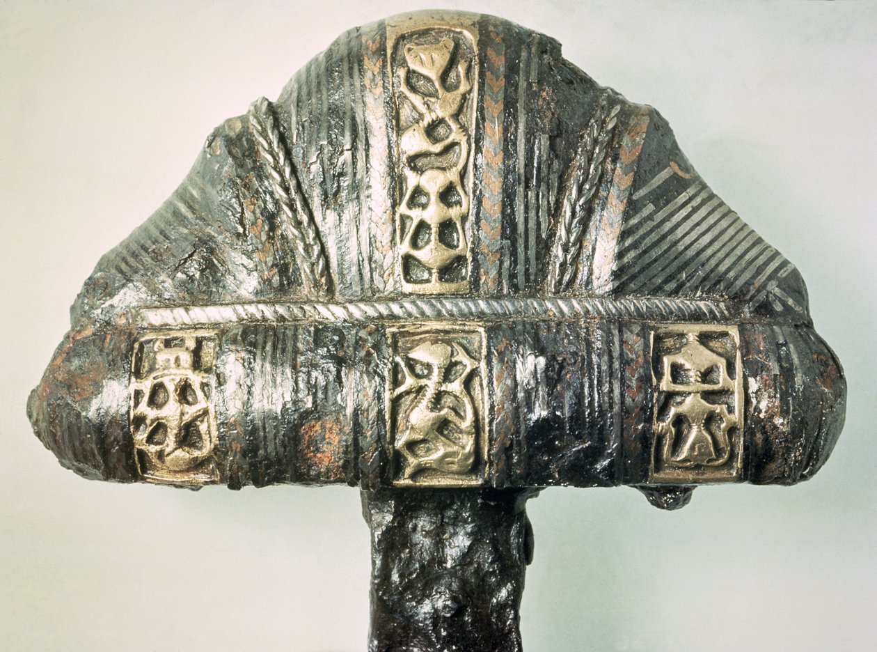 Detalj av et sverdfeste med stemplet dekorasjon (messing og jern) av Viking