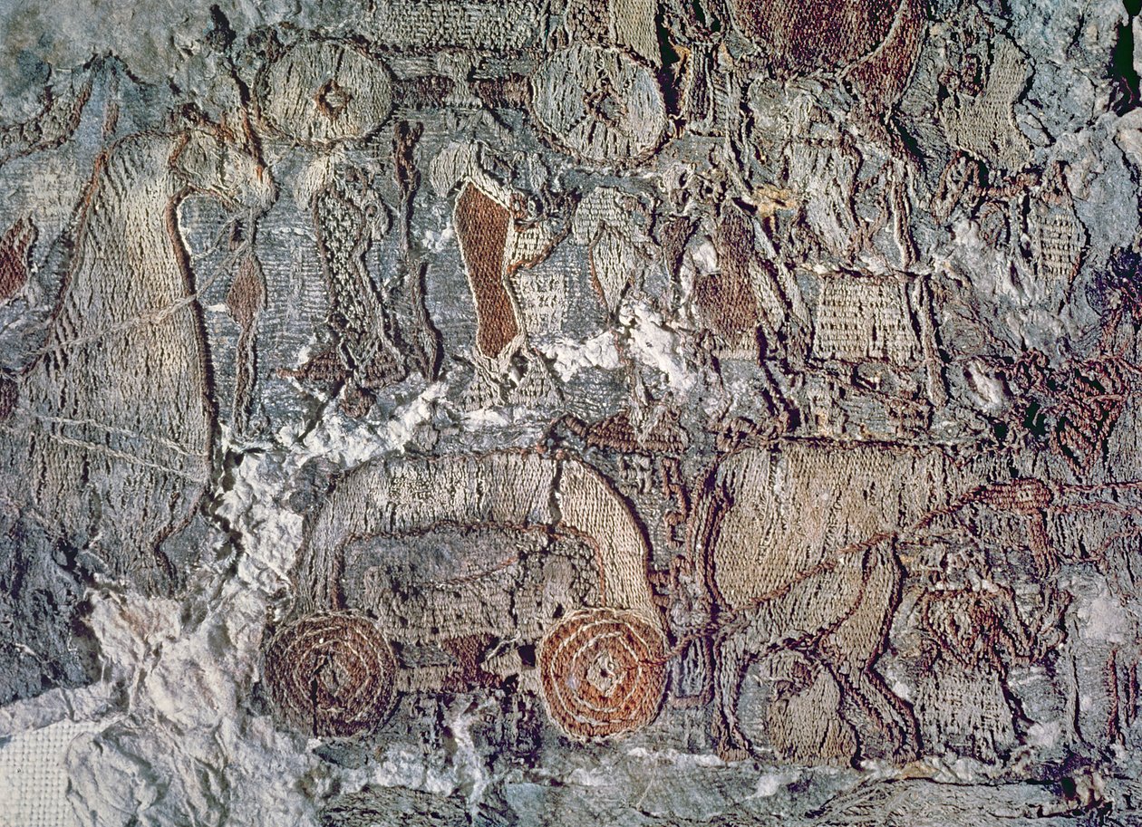 Detalj av et dyr som trekker en vogn, fra et billedvev funnet med Osebergskipet (tekstil) av Viking