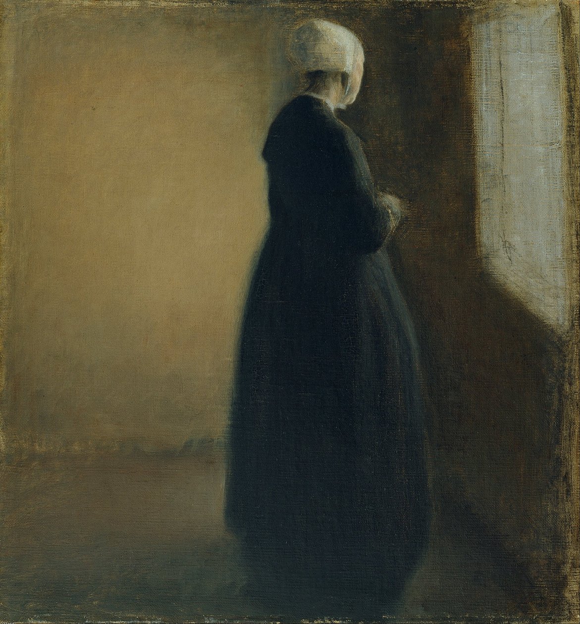 En gammel kvinne som står ved et vindu av Vilhelm Hammershøi