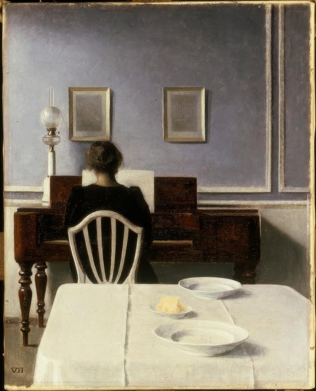 Interiør med ung kvinne ved pianoet av Vilhelm Hammershoi